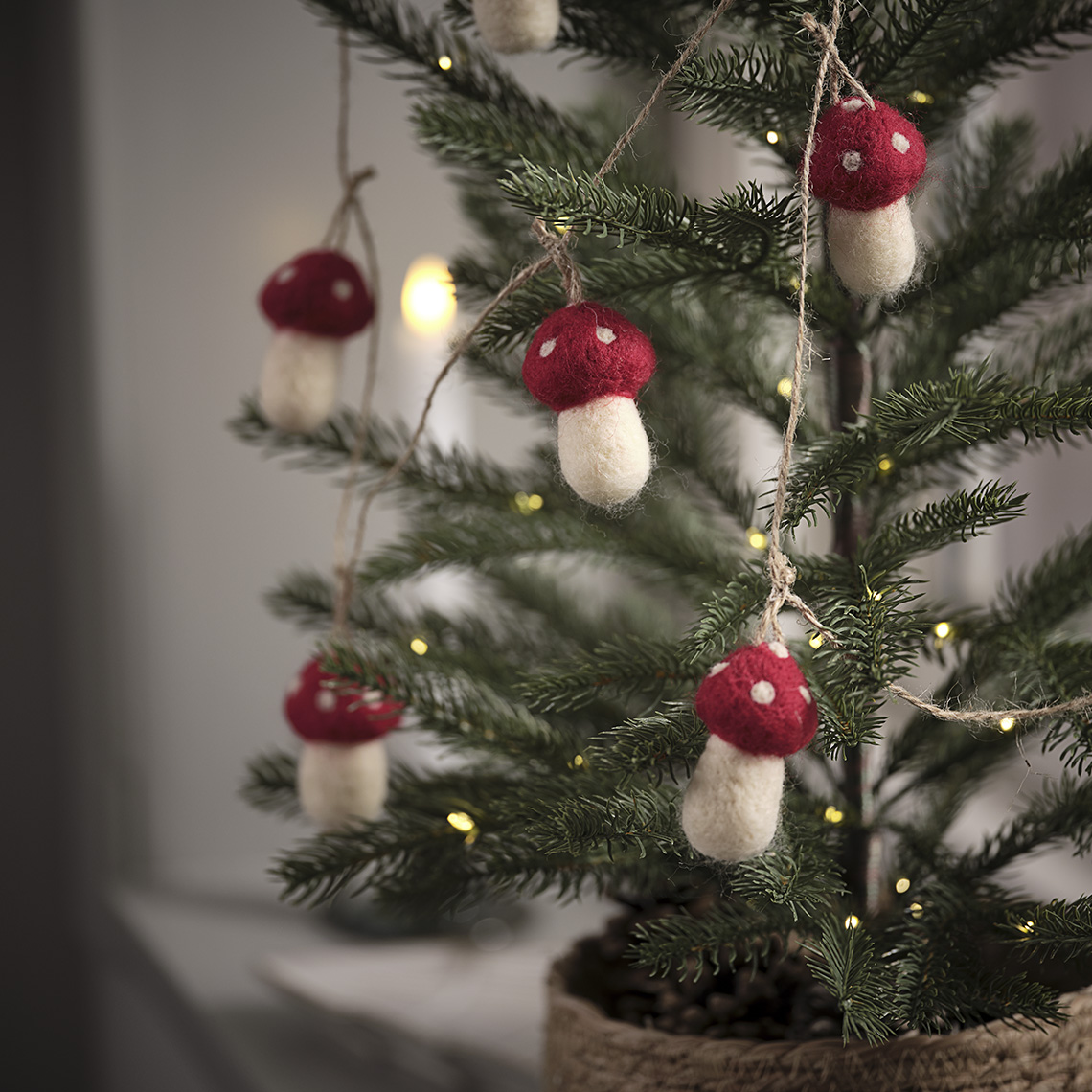 DFXSZ Set Di 2 Federe Per Cuscini Natalizie 45x45 Cm, Stile Rustico Con Albero Di Natale E Foresta, Bianche - 4